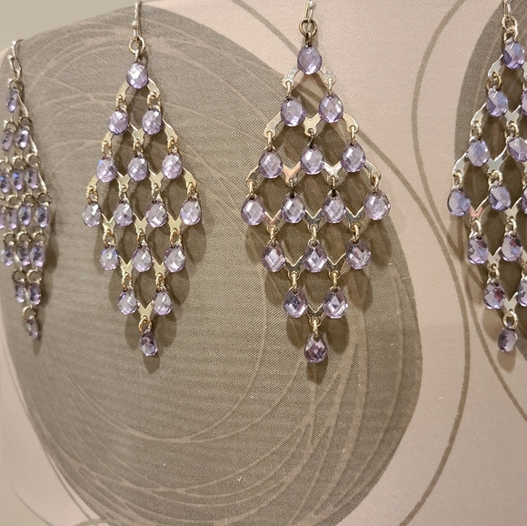 Dangling Earrings 💜 - Picture 2 of 4